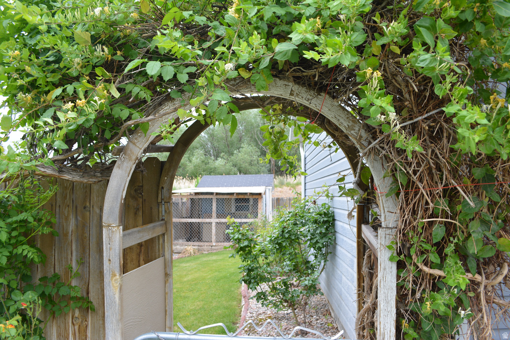 684 N 1120 E photo 4