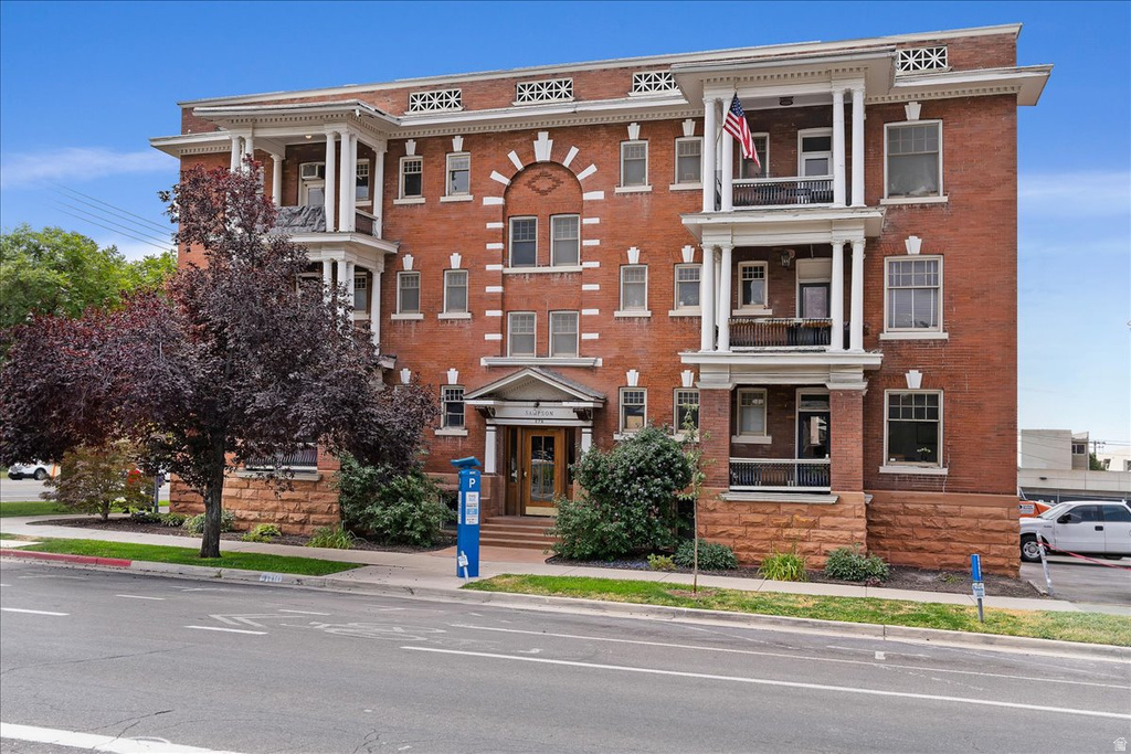 276 E BROADWAY photo 2