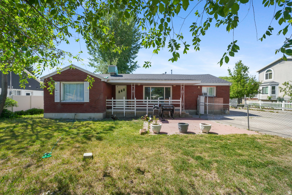 416 E SCOTT AVE photo 3