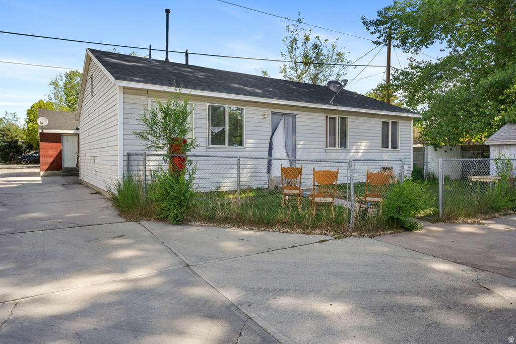 416 E SCOTT AVE photo 4