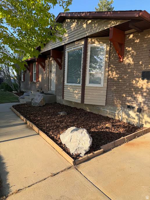 680 E FAMILY CIR photo 2