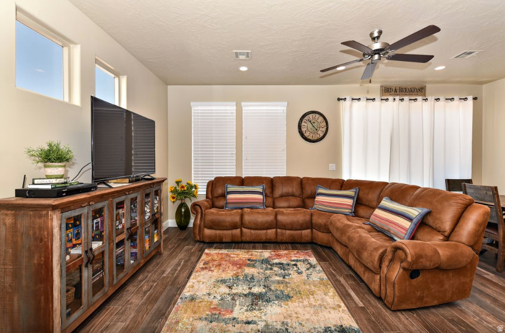 1622 W CANYON TREE DR photo 4