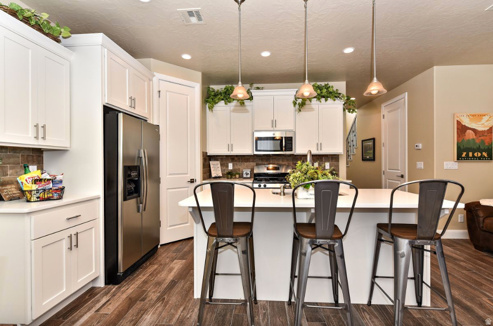 1622 W CANYON TREE DR photo 3