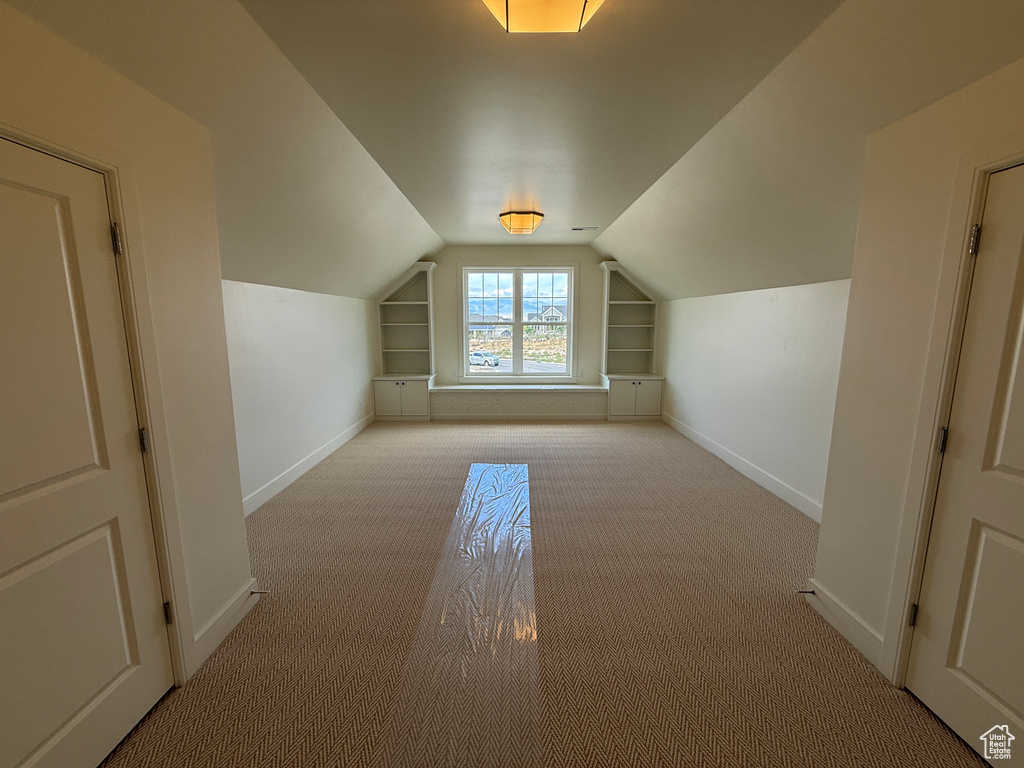 Recessed window with built-in shelving and cabinetry, recessed ceiling light fixture, and textured carpet flooring