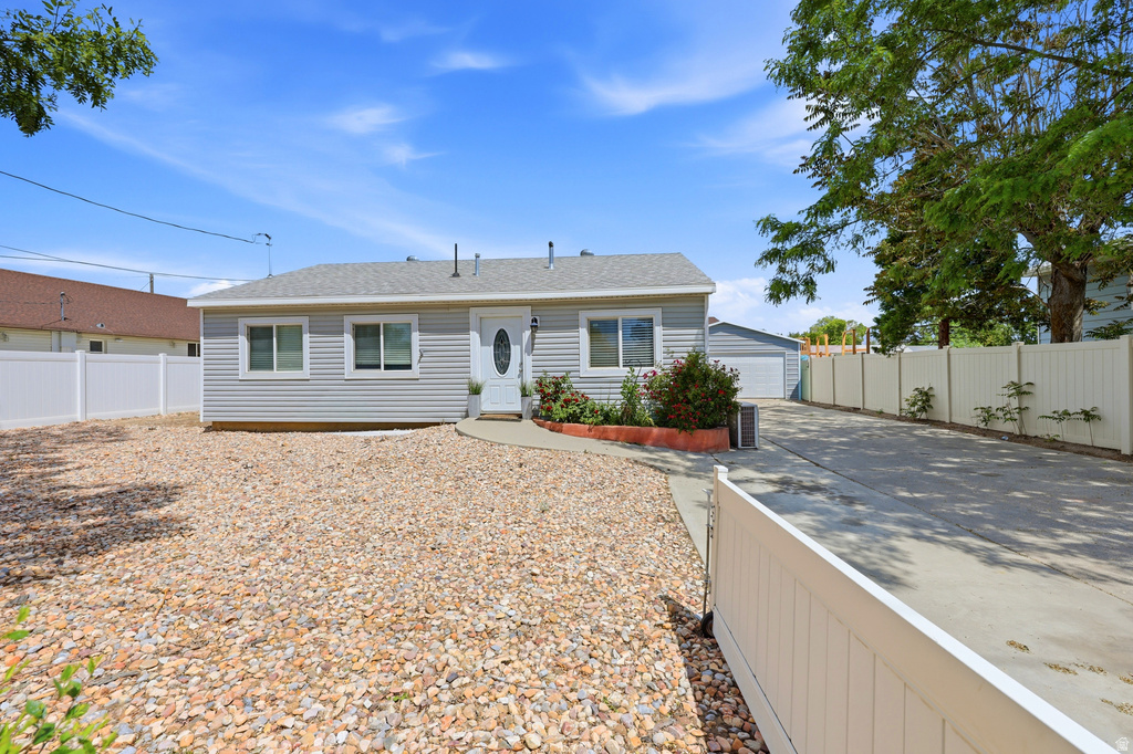 934 N 400 E photo 2