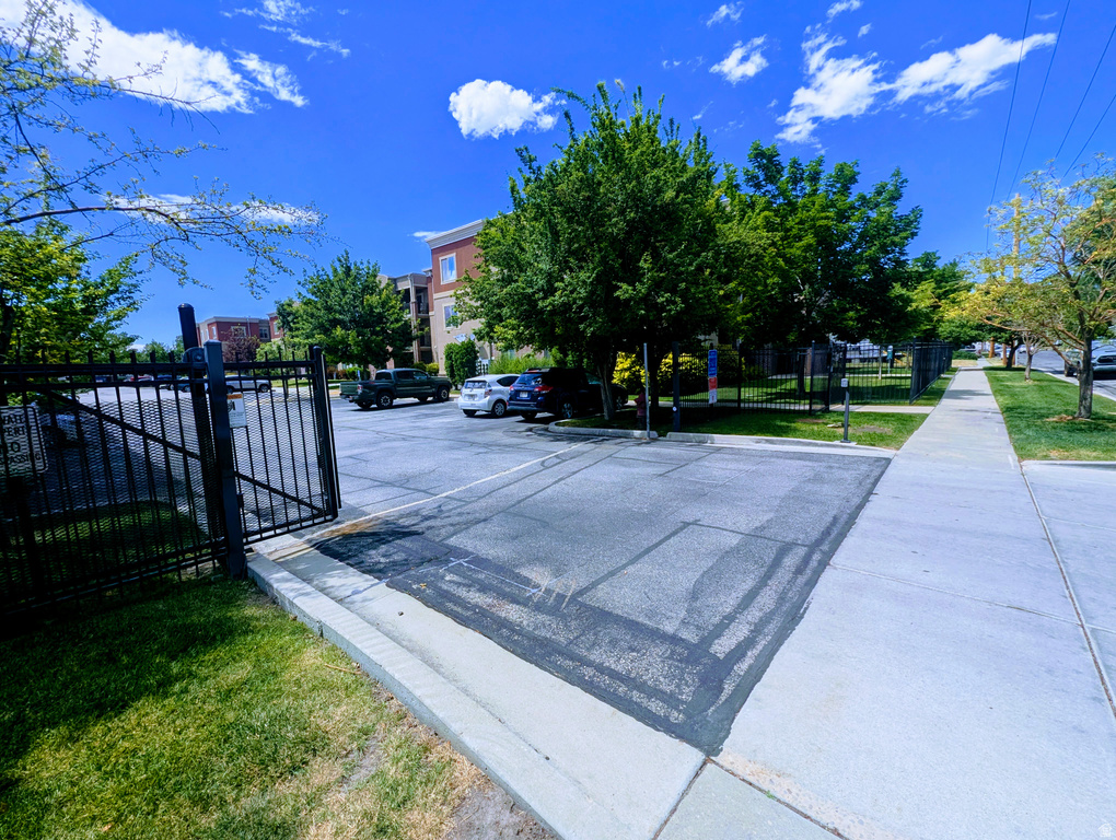 170 E BELMONT AVE photo 4
