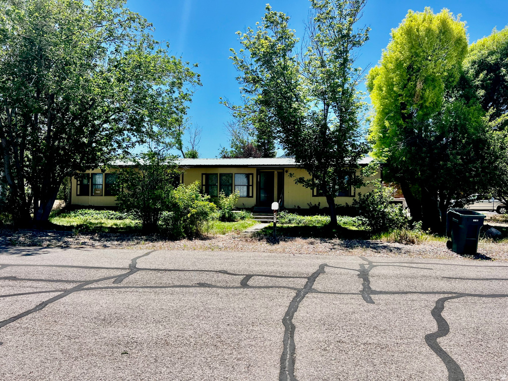 451 W 500 N photo 3