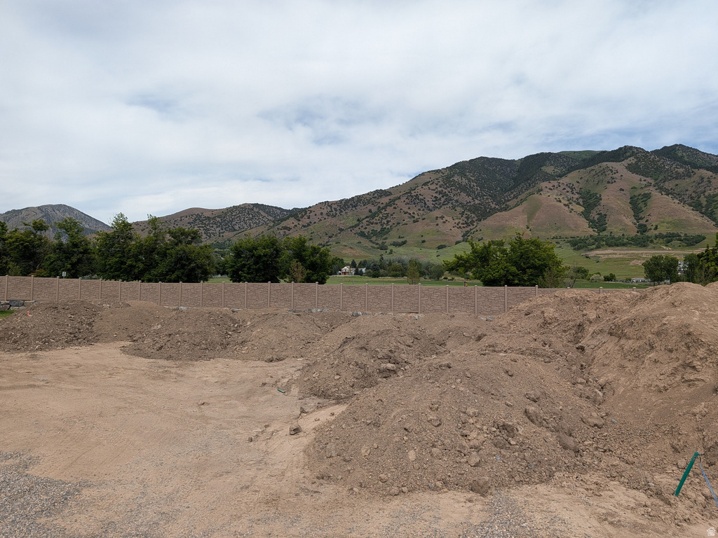676 N 275 E photo 3
