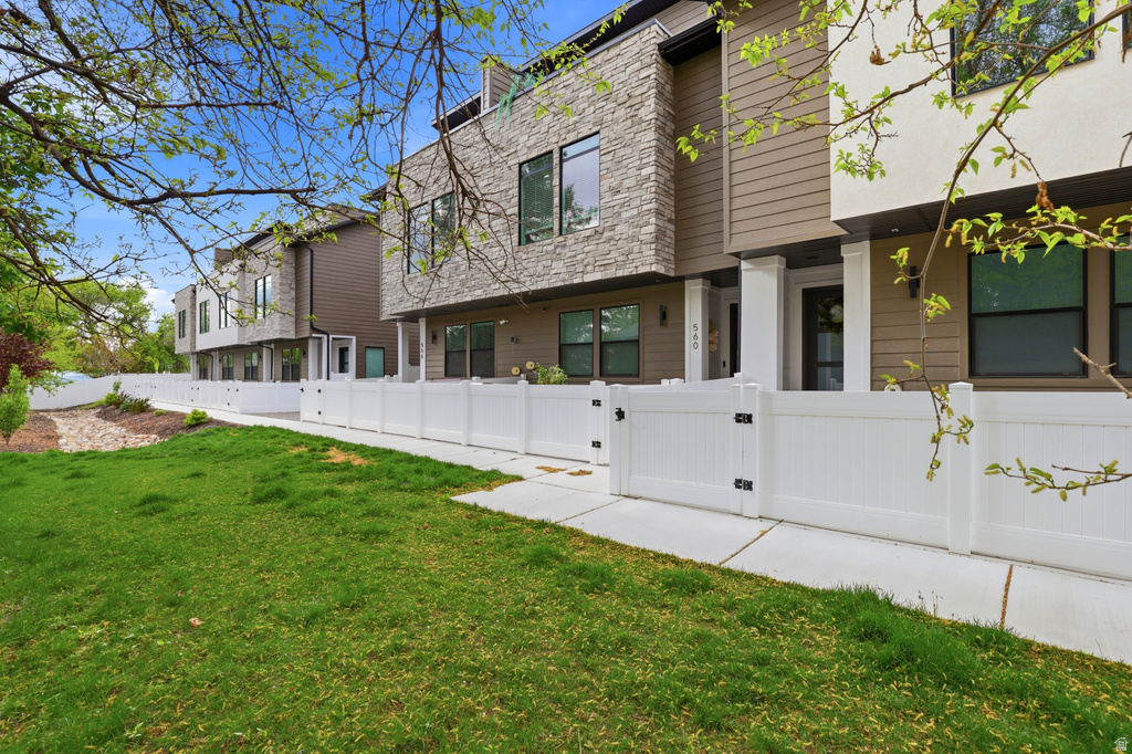 560 E 7215 S photo 2