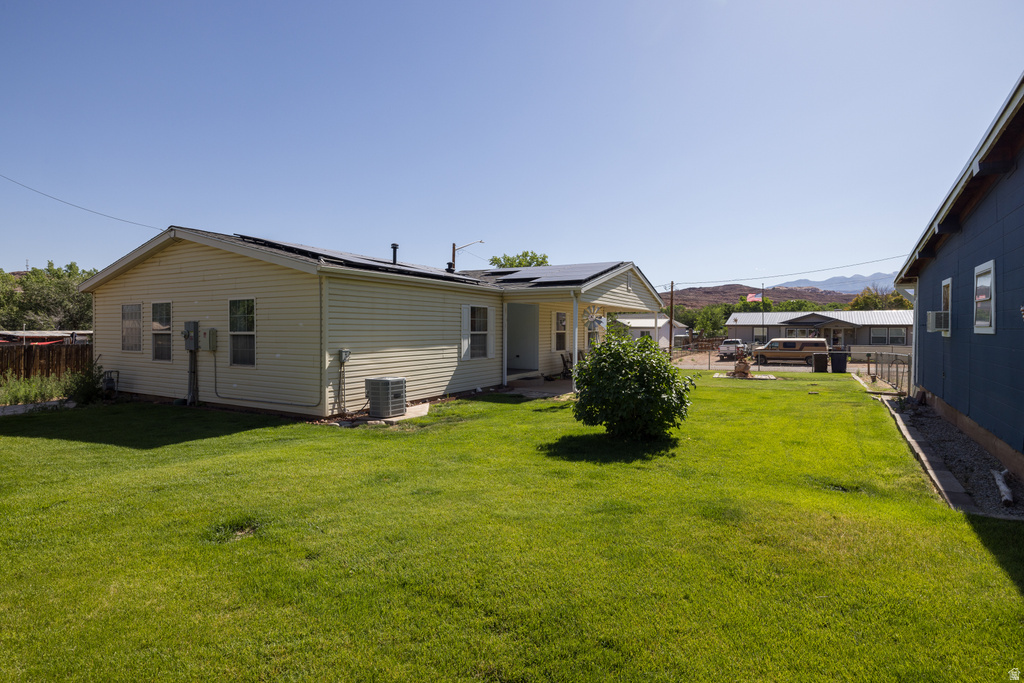 1106 LANCE AVE photo 2