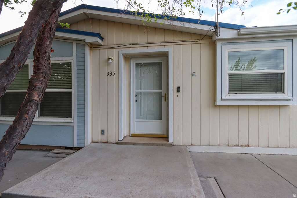 335 E 100 N photo 4