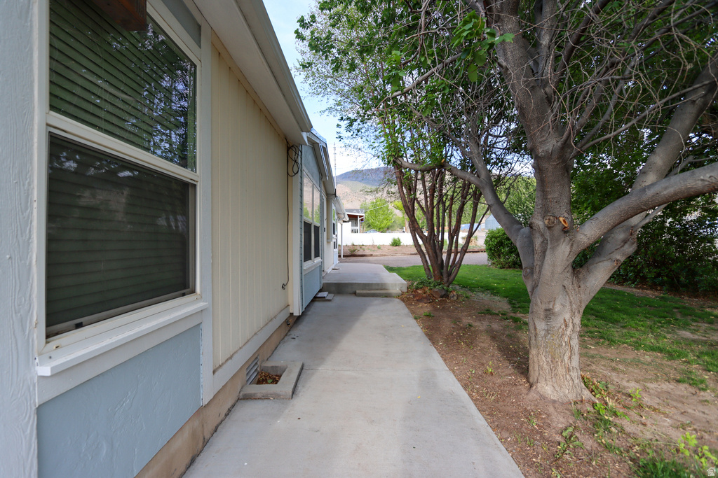 335 E 100 N photo 5