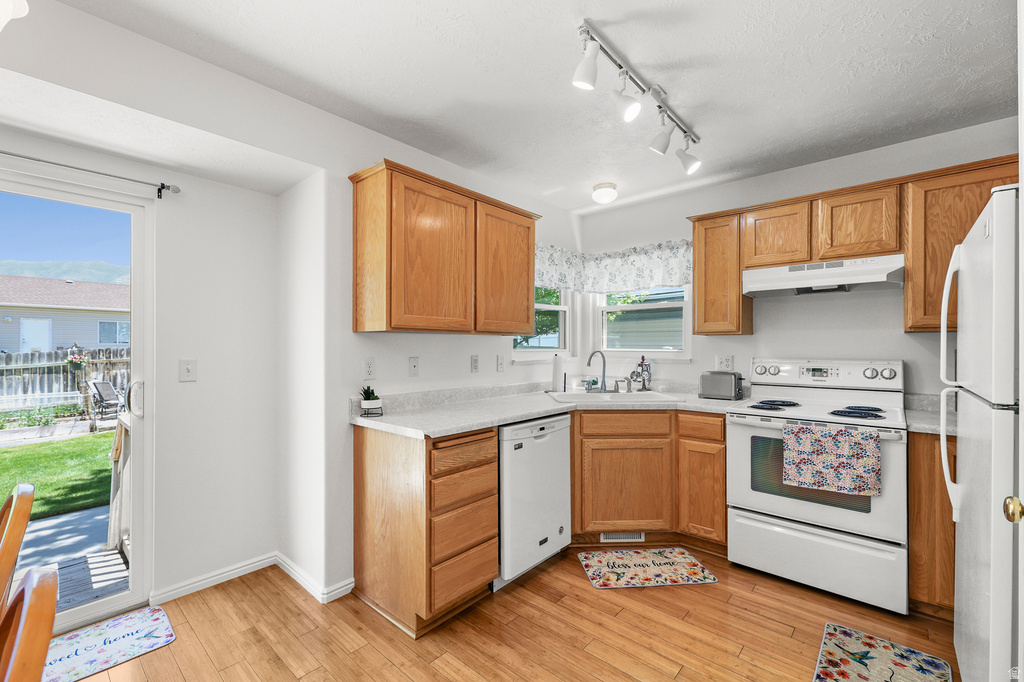 894 N 1380 E photo 5
