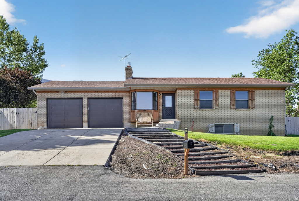 684 E BRIDGER photo 2