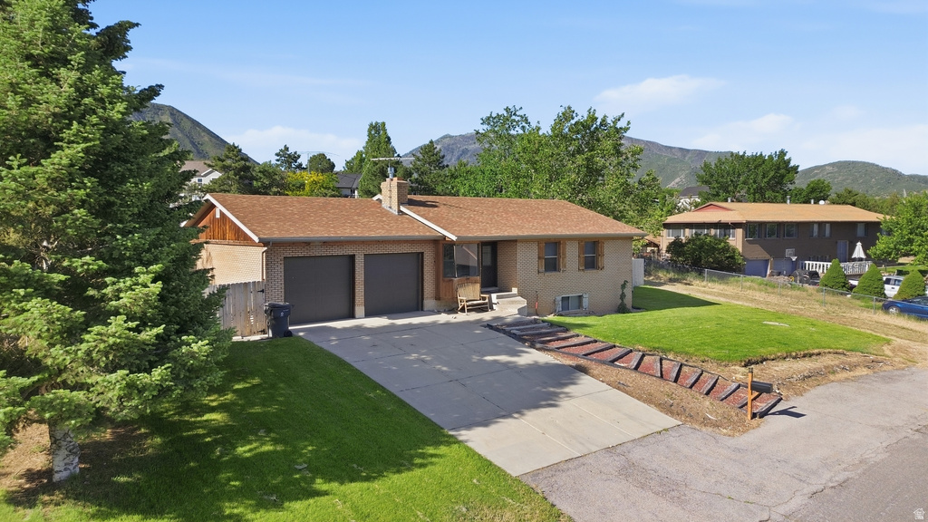 684 E BRIDGER photo 3