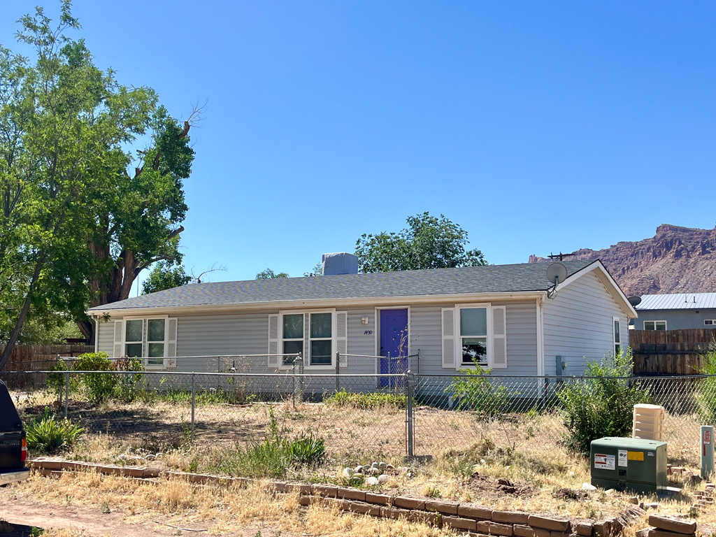 1430 E HUNTCREEK DR photo 2