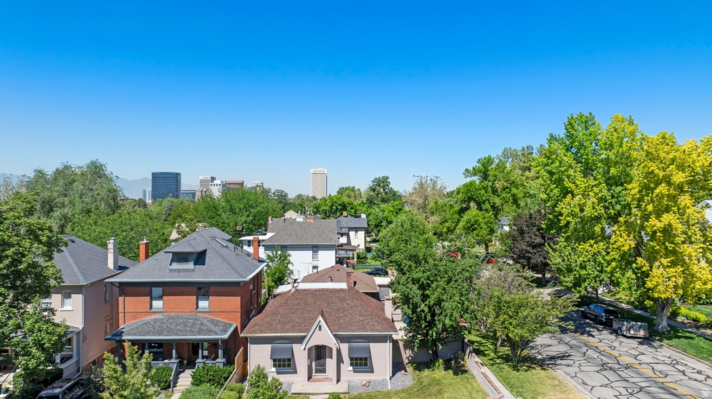 87 N H ST photo 4