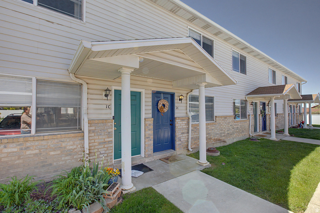 422 E 2050 N photo 3