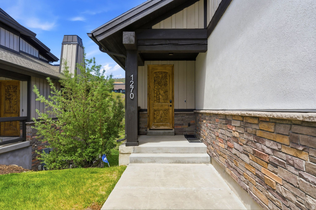 1270 W STILLWATER DR photo 2