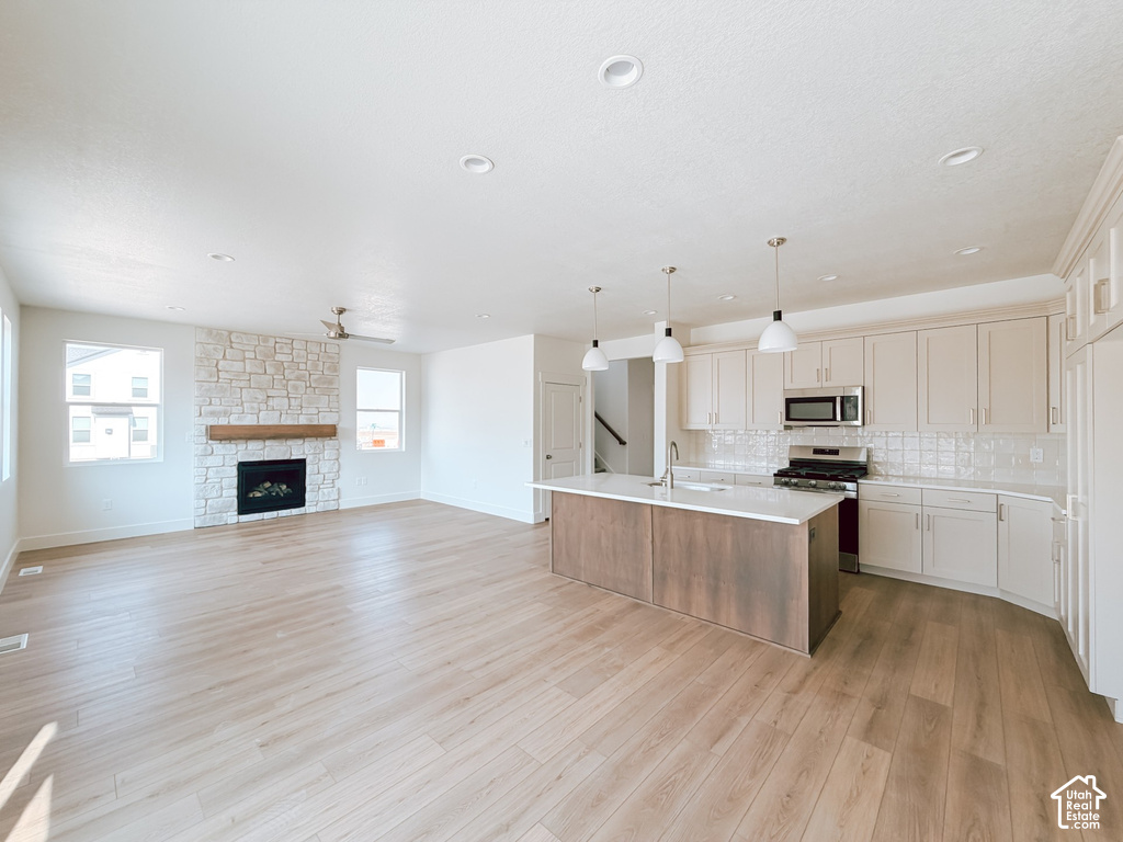 609 W 2030 N photo 4