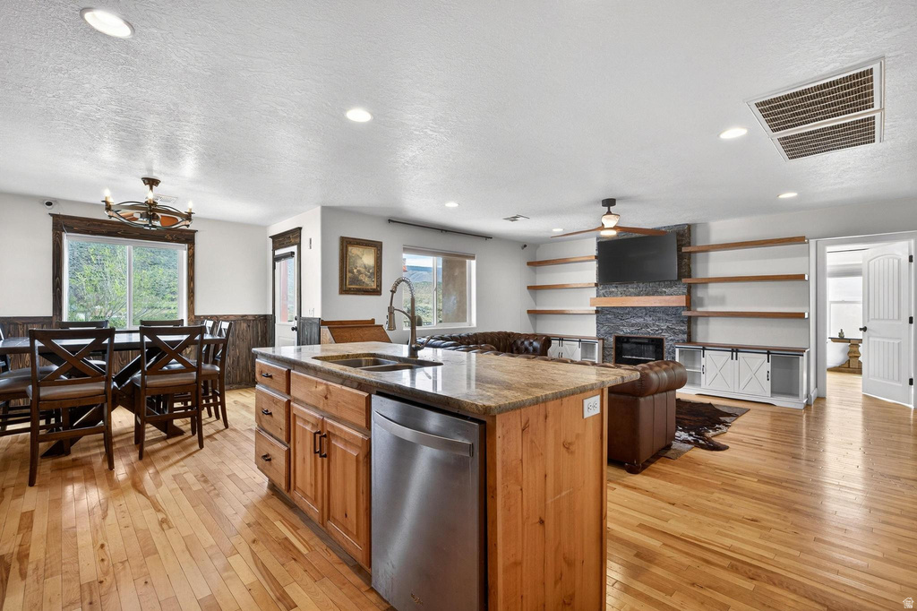 735 S PEACHTREE DR photo 5