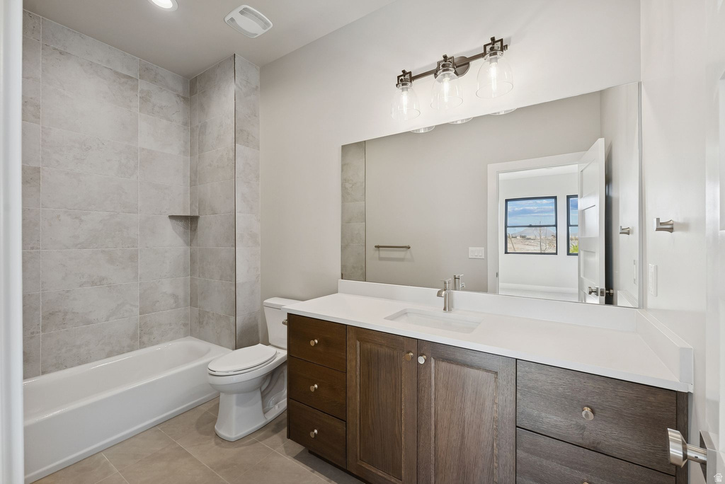 Bathroom featuring a full-size tub with tiled surround and built-in niche