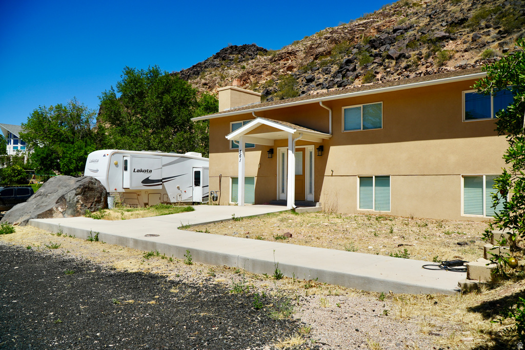 361 S 100 E photo 3