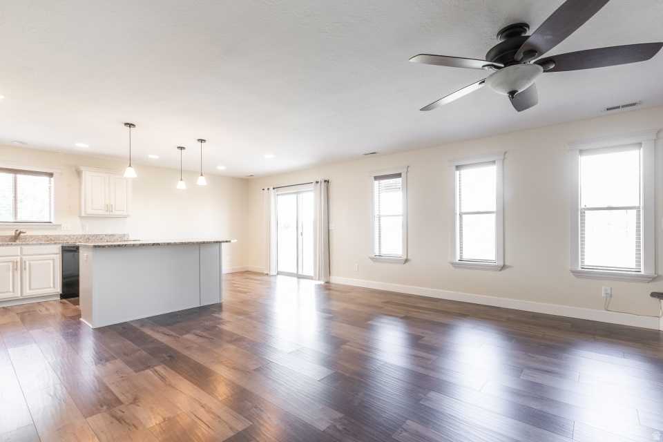 1635 N 1050 W photo 4