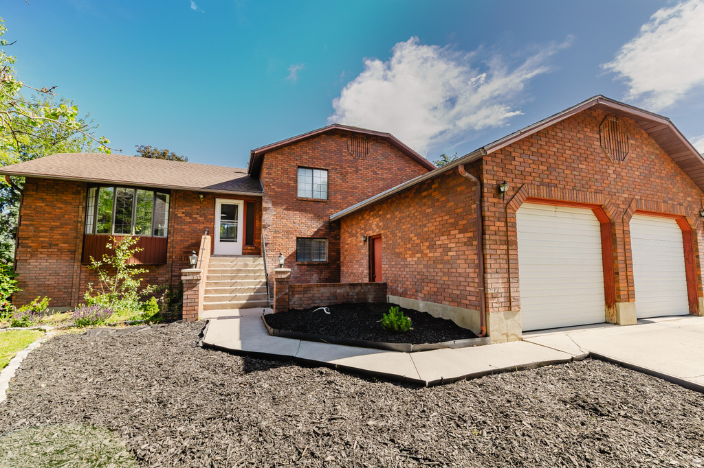 1345 E 100 S photo 2