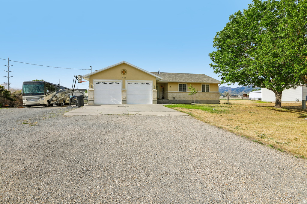 425 W CHERRY ST photo 4