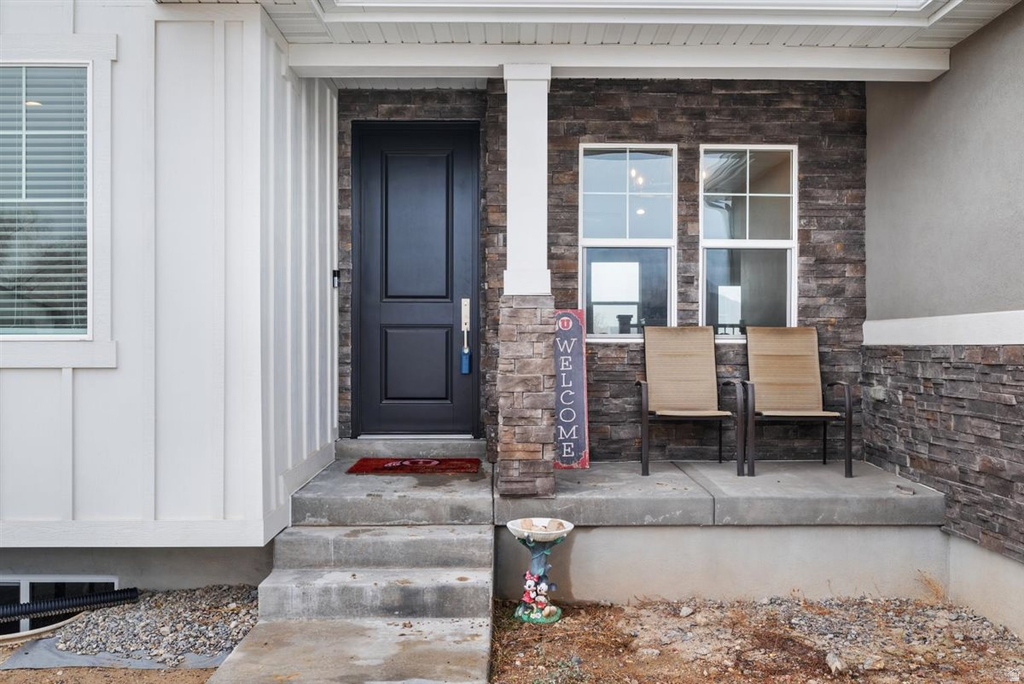 7967 N SPRING VALLEY LN photo 2