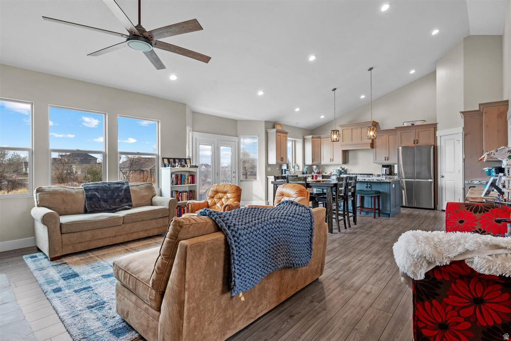7967 N SPRING VALLEY LN photo 4