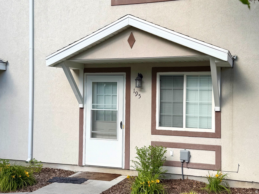 195 STIRLING PL, Logan