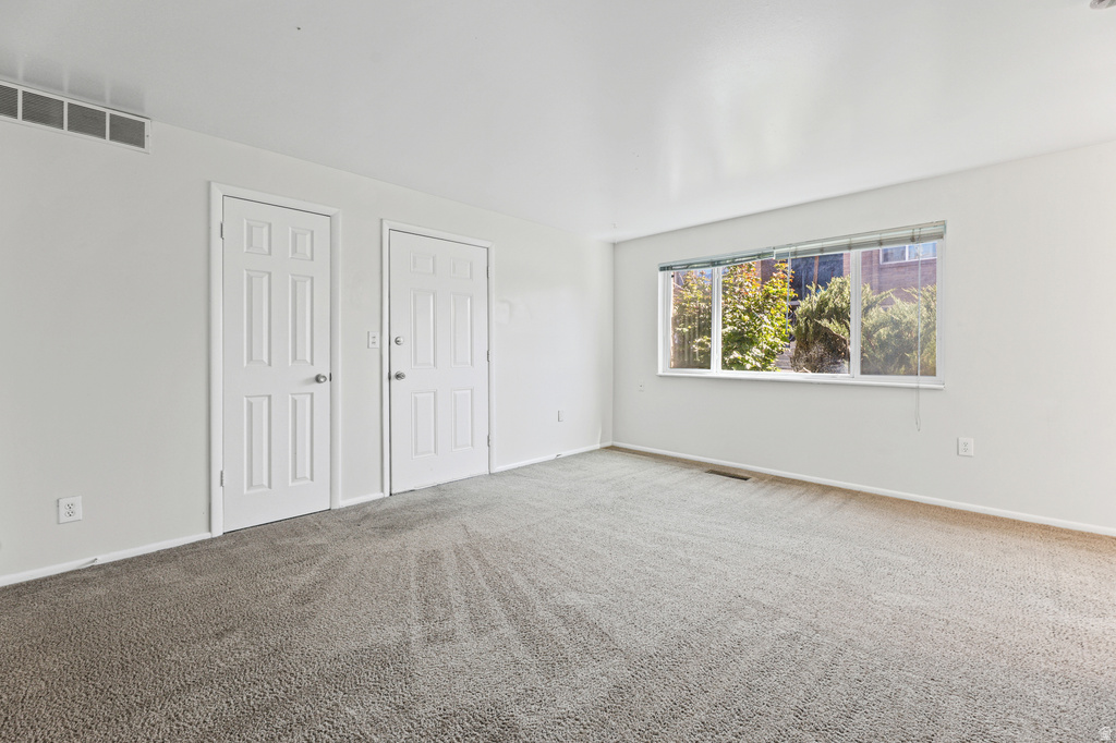 549 E STRINGHAM S AVE photo 3