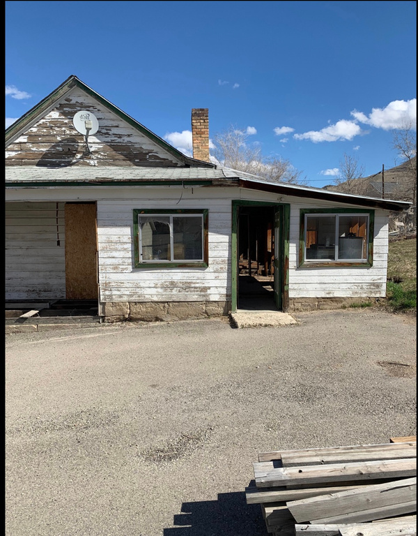 110 N CONNOR E AVE photo 2