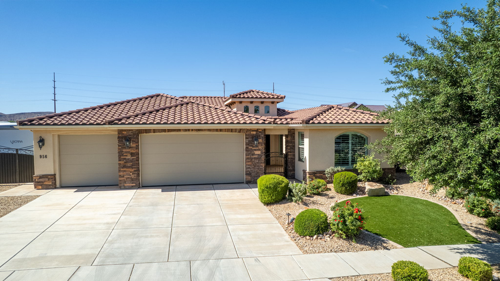 956 E ROADRUNNER DR photo 2