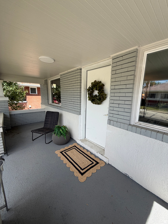 143 E HAMPTON AVE photo 2