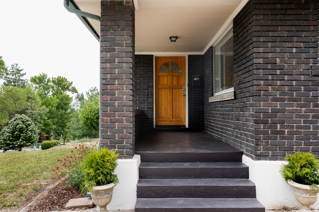 1235 E LAIRD AVE photo 3