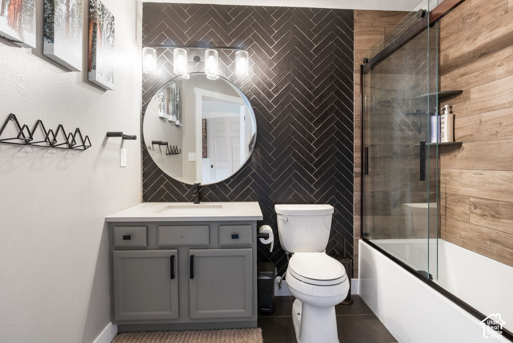 Bathroom featuring a vanity with a light gray cabinet, white countertop, and a circular mirror
