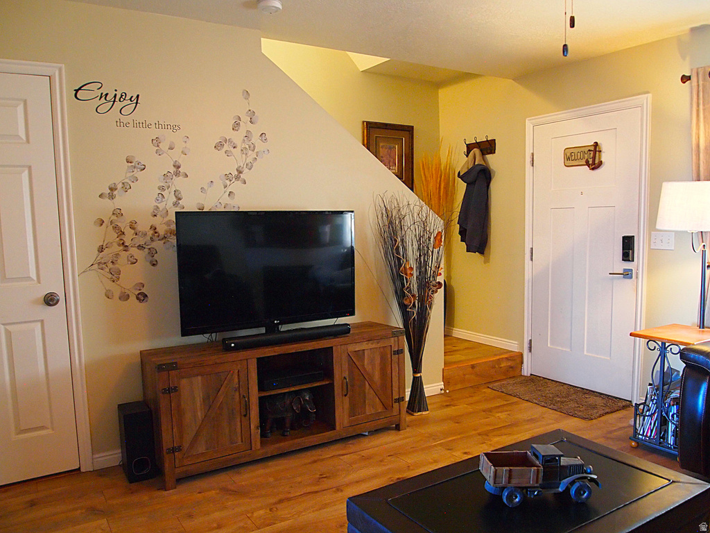 930 N NEWBERG DR photo 2