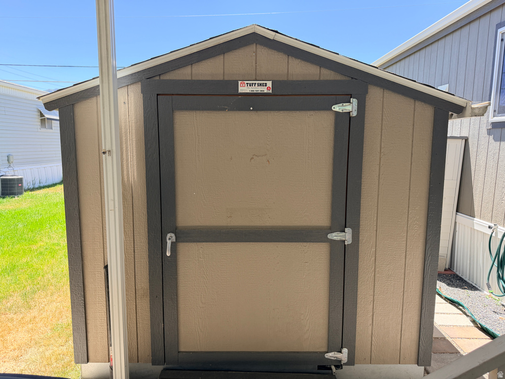 1050 E 800 N photo 3