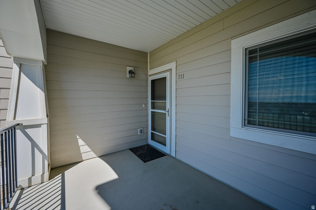 211 W RIDGE RD photo 3