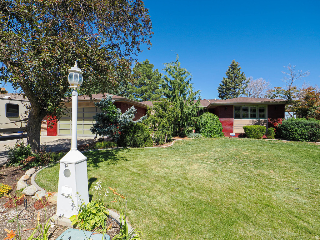 2425 E CINNABAR LN photo 2