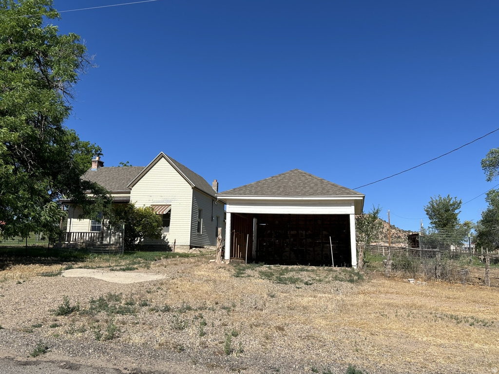 135 N 300 W photo 2