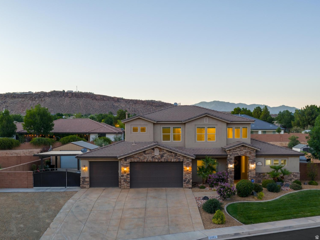 2223 E COYOTE SPRINGS DR photo 3