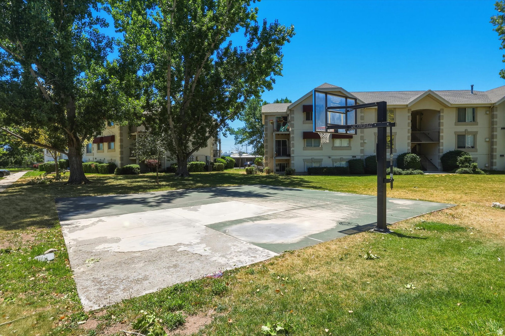 215 S 1050 W photo 2