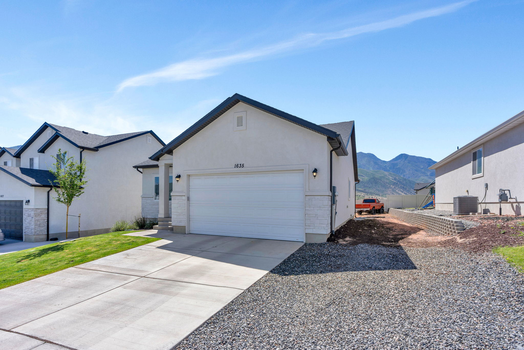 1635 W ONYX DR photo 3