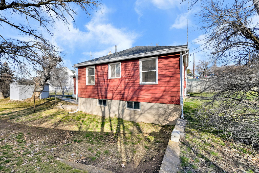 895 SULLIVAN RD photo 4