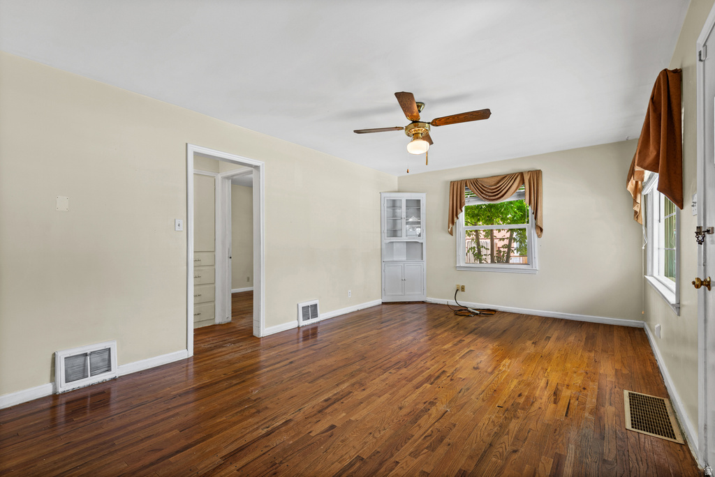 843 W MONTAGUE AVE photo 3