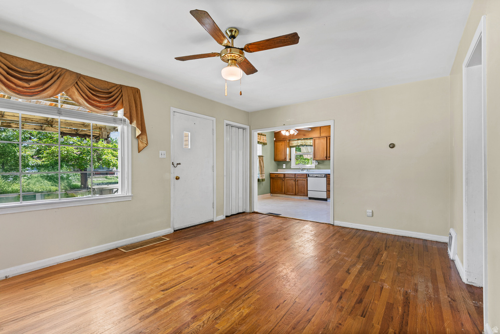 843 W MONTAGUE AVE photo 4